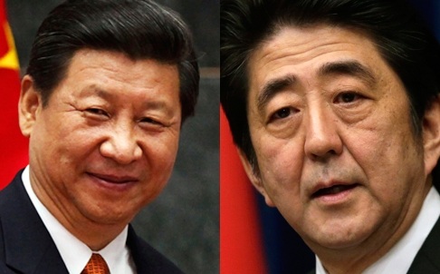 Tập Cận Bình và Shinzo Abe: Kỳ phùng địch thủ nhiều điểm tương đồng - 1 Chủ tịch Trung Quốc Tập Cận Bình (trái) và Thủ tướng Nhật Bản Shinzo Abe