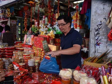 Tết về trong những khu chợ Việt tại xứ sở chuột túi - 1 Bánh chưng - mặt hàng bán rất chạy tại chợ Việt. (Ảnh: Đỗ Vân/Vietnam+)