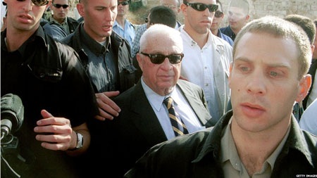 Cuộc đời qua ảnh của cỗ xe ủi Israel