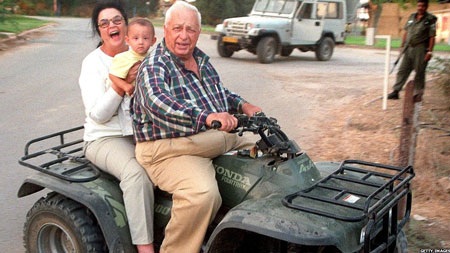 Cuộc đời qua ảnh của cỗ xe ủi Israel