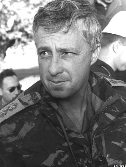 Cuộc đời qua ảnh của cỗ xe ủi Israel