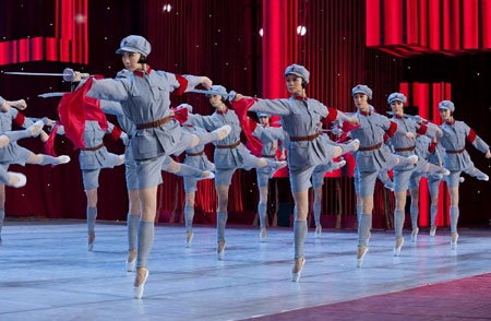 Châu Á đón chào năm con ngựa - 2 Chương trình Gala Lễ hội xuân trên truyền hình Trung Quốc được nhiều người dõi theo.