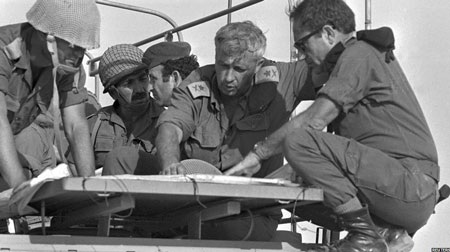 Cuộc đời qua ảnh của cỗ xe ủi Israel