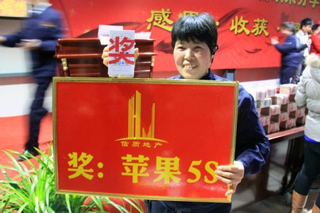 Vác cả bao tải tiền thưởng Tết về nhà - 9 Quẩy cả bao tải tiền thưởng Tết về nhà