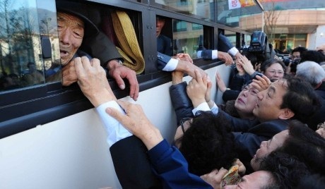 Hai miền Triều Tiên nhất trí đoàn tụ các gia đình ly tán