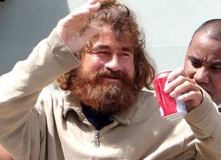 Jose Salvador
Albarengo trở về với thế giới văn minh sau 13 tháng sống lênh đênh trên biển.