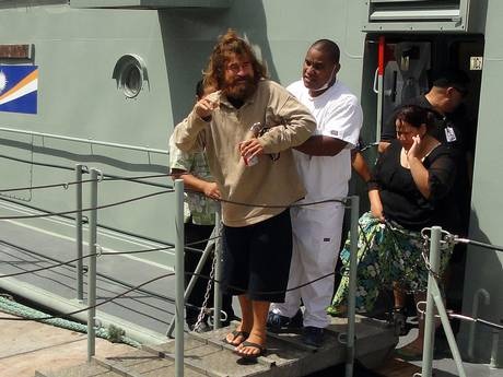 Khoảng 1 ngàn người đã chào đón Jose Salvador
Albarengo trở về.