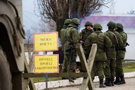 Nga: Quân đội đang chốt ở một số vị trí tại Crimea - 1 Mỹ và các nước phương Tây cho rằng trên thực tế Nga đã kiểm soát hoàn toàn Crimea.
