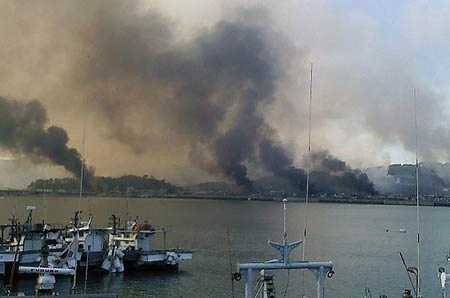 Hai miền Triều Tiên đấu pháo trên biển - 1 Đảo Yeonpyeong bị Triều Tiên nã pháo năm 2010.