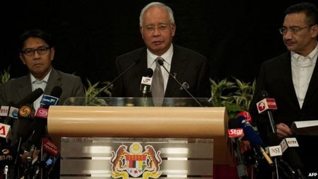 Thủ tướng Malaysia: MH370 rơi ở Ấn Độ Dương, không ai sống sót - 1 Thủ tướng Malaysia Najib Razak công bố thông tin tại cuộc họp báo vào tối nay 24/3 ở Kuala Lumpur.