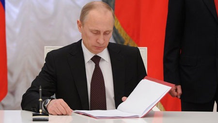 Putin ký luật hủy các thỏa thuận Hạm đội Hắc Hải với Ukraine - 1 Putin ký luật dừng các thỏa thuận Hạm đội Hắc Hải với Ukraine