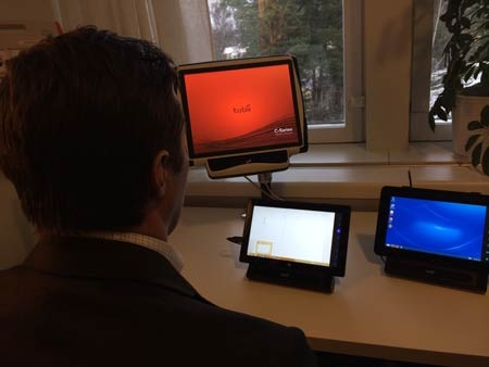 Fredrik Ruben gõ máy tính bằng mắt.