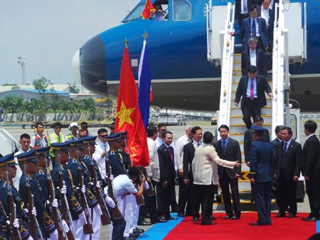 Chùm ảnh: Lễ đón tiếp Thủ tướng Nguyễn Tấn Dũng tại sân bay Philippines - 4 Normal