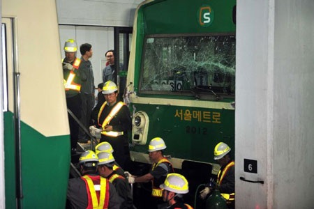 Vụ đâm tàu điện ngầm Seoul: Do hỏng phanh - 1 Vụ đâm tàu điện ngầm Seoul: Do lỗi kỹ thuật