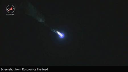 Hình ảnh từ băng hình trực tiếp của Roscosmos cho thấy tên lửa Proton rơi trở lại trái đất