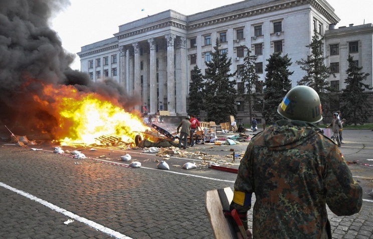 Sau ngày đẫm máu nhất, Kiev tăng cường tấn công vào đông Ukraine