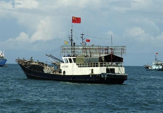 Học giả Trung Quốc phản đối chuyện giàn khoan - 1 Tàu đánh cá Trung Quốc ở biển Đông. Ảnh: QQ
