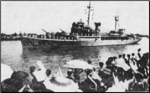 Nhân dân Đà Nẵng đón chiến hạm HQ-4 trở về đất liền.