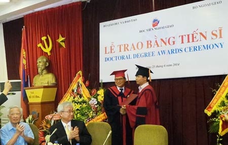 Người nước ngoài đầu tiên nhận bằng tiến sỹ ở Việt Nam - 2 Giám đốc học viện Ngoại gia