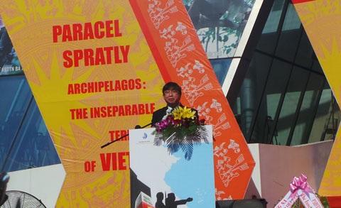 Khai mạc Triển lãm quốc tế Hoàng Sa-Trường Sa tại Đà Nẵng - 1 Ông Bùi Xuân Tiến, Chủ tịch Hội
khoa học và lịch sử Đà Nẵng phát biểu khai mạc Triển lãm.