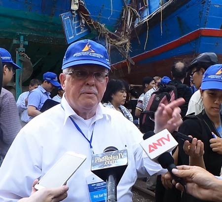 GS Carl Thayer: Bão có thể “giữ thể diện” cho Trung Quốc - 1 GS Carl Thayer: Bão có thể “giữ thể diện” cho Trung Quốc