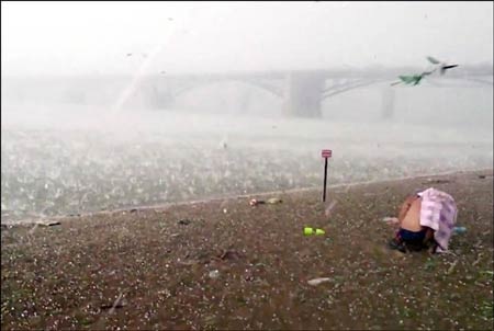 Mưa đá lớn bằng quả trứng gà ở Nga - 3 Trung Anh