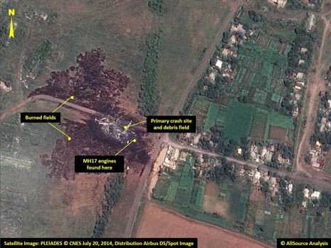 Địa điểm rơi thứ hai, nơi phần đuôi của MH17 được tǬm thấy, có thể thấy ở
các hình bên dưới.