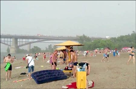 Mưa đá lớn bằng quả trứng gà ở Nga - 2 Trung Anh