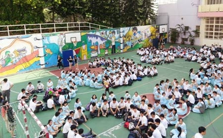 Biểu tình Hồng Kông làm tê liệt giao thông, trường học, doanh nghiệp - 4 Học sinh trung học cũng gia nhập cùng sinh viên bỏ học.