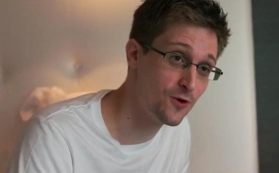 Phim tài liệu hé lộ cuộc sống chạy trốn của "kẻ tội đồ" Snowden - 1 Edward Snowden trong bộ phim tài liệu Citizenfour.