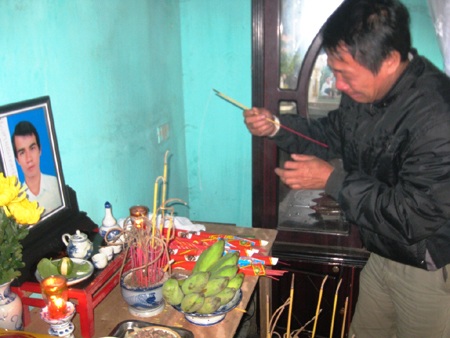 Tết không về với thân nhân 2 thuyền viên mất tích trên tàu cháy ở Nam Cực - 2 Tết không về với thân nhân 2 thuyền viên mất tích trên tàu cháy ở Nam Cực - 2