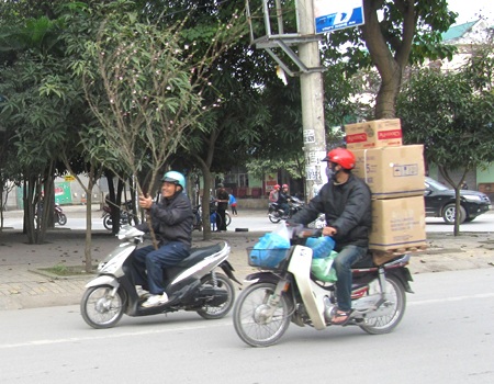 “Chật vật” đưa Tết về nhà - 5 “Chật vật” đưa Tết về nhà - 5