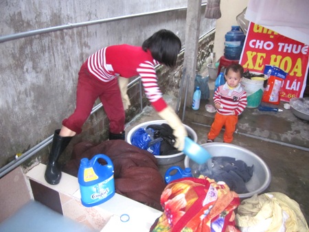 Dịch vụ giặt là tất bật ngày cuối năm - 1