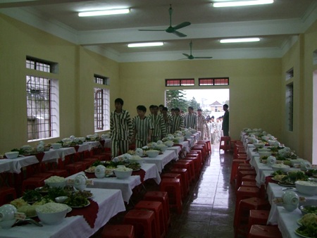 Ăn Tết ở nơi tưởng chừng không có Tết - 9