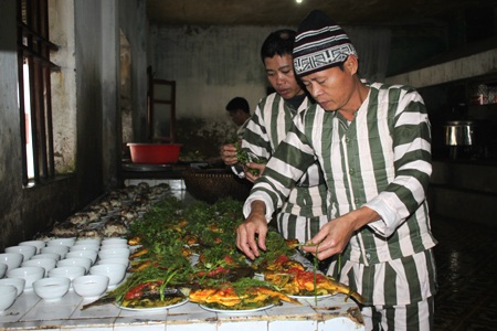 Ăn Tết ở nơi tưởng chừng không có Tết - 8