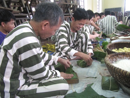 Ăn Tết ở nơi tưởng chừng không có Tết - 6