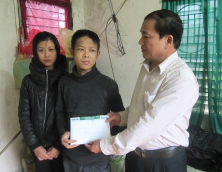 Tết yêu thương đến với cô bé mồ côi tuổi 18 - 1