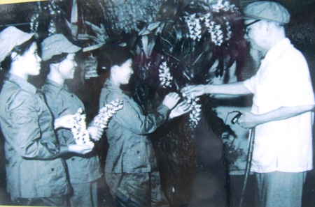 Triển lãm ảnh Bác Hồ trong những ngày đầu năm mới - 8 Triển lãm ảnh Bác Hồ trong những ngày đầu năm mới - 8