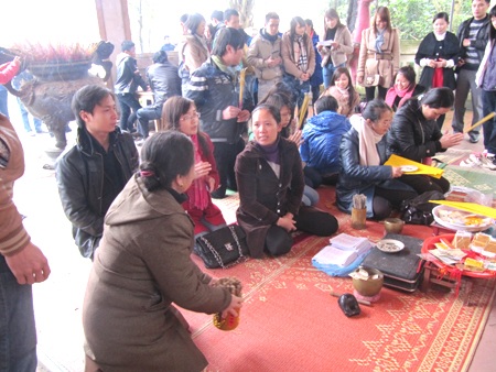 Lễ chùa đầu năm, những điều trông thấy... - 6