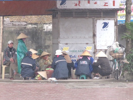 Chợ lao động âu sầu vì... quá nhàn nhã - 3 Chợ lao động âu sầu vì... quá nhàn nhã - 3