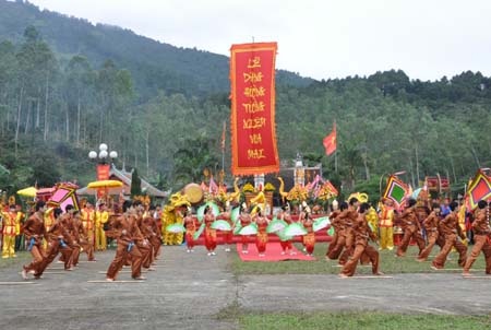 Khai mạc Lễ hội đền Vua Mai năm 2012 - 4 Khai mạc Lễ hội đền Vua Mai năm 2012 - 4
