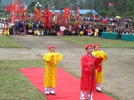 Khai mạc Lễ hội đền Vua Mai năm 2012 - 2 Khai mạc Lễ hội đền Vua Mai năm 2012 - 2