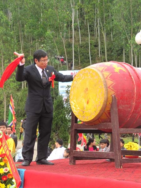 Khai mạc Lễ hội đền Vua Mai năm 2012 - 1 Khai mạc Lễ hội đền Vua Mai năm 2012 - 1