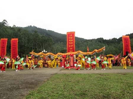 Khai mạc Lễ hội đền Vua Mai năm 2012 - 6 Khai mạc Lễ hội đền Vua Mai năm 2012 - 6