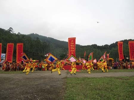Khai mạc Lễ hội đền Vua Mai năm 2012 - 7 Khai mạc Lễ hội đền Vua Mai năm 2012 - 7