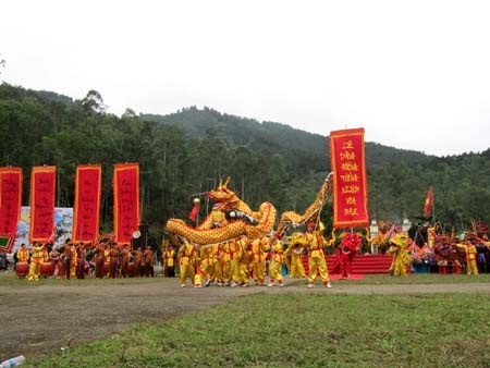 Khai mạc Lễ hội đền Vua Mai năm 2012 - 8 Khai mạc Lễ hội đền Vua Mai năm 2012 - 8