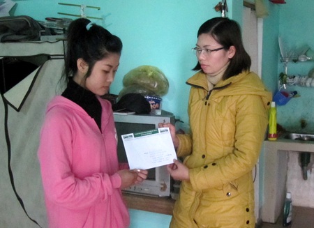 Cô bé mồ côi nuôi anh suy thận tiếp tục nhận quà bạn đọc - 1 Cô bé mồ côi nuôi anh suy thận tiếp tục nhận quà bạn đọc