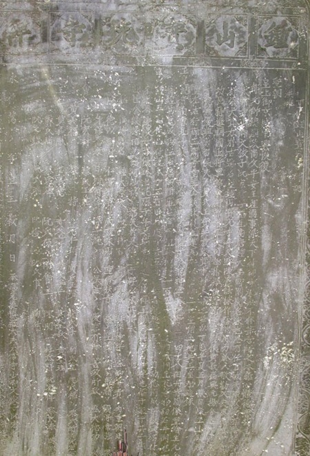 Chuyện về tấm bia cổ độc nhất trong khu di tích Bác Hồ