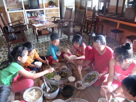 Người mẹ có 25 đứa con và tâm nguyện hiến xác cho y học - 2 Người mẹ có 25 đứa con và tâm nguyện hiến xác cho y học