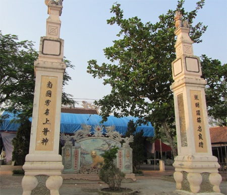 Trộm lư hương của đền, nửa năm sau ra đầu thú - 1 Trộm lư hương của đền, nửa năm sau ra đầu thú